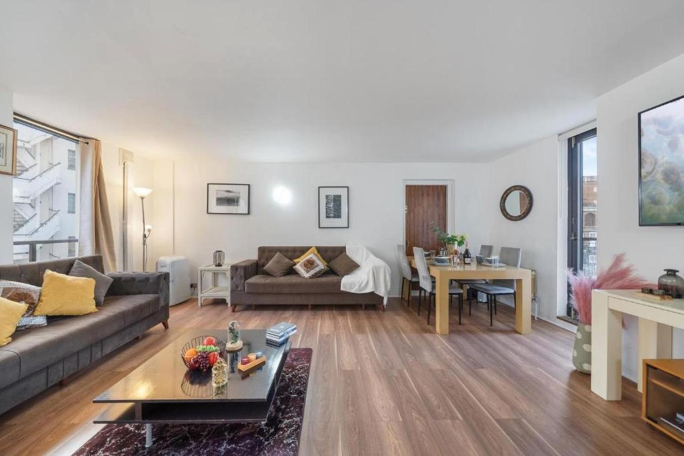 Luxurious In Mayfair Apartment London