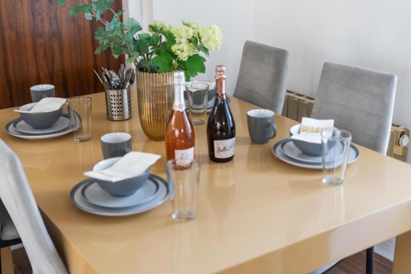 Luxurious In Mayfair Apartment London